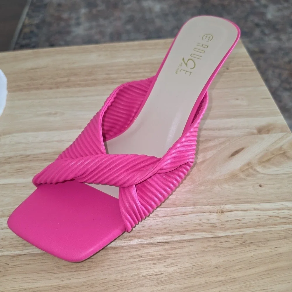 NEW IN BAG Rouge Helium Women's Hot Pink Kitten Heel Sandals Size 11